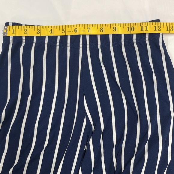 - In good used condition Woman’s Capella wide leg pants. Size is medium. - Picture 10 of 14